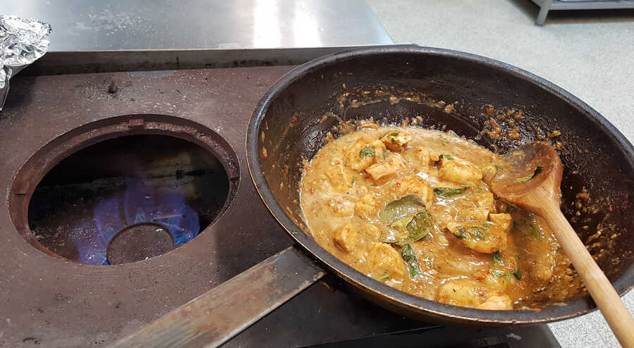 Frying Thai-style curry