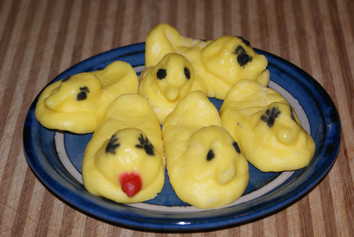 A flock of fondant ducklings