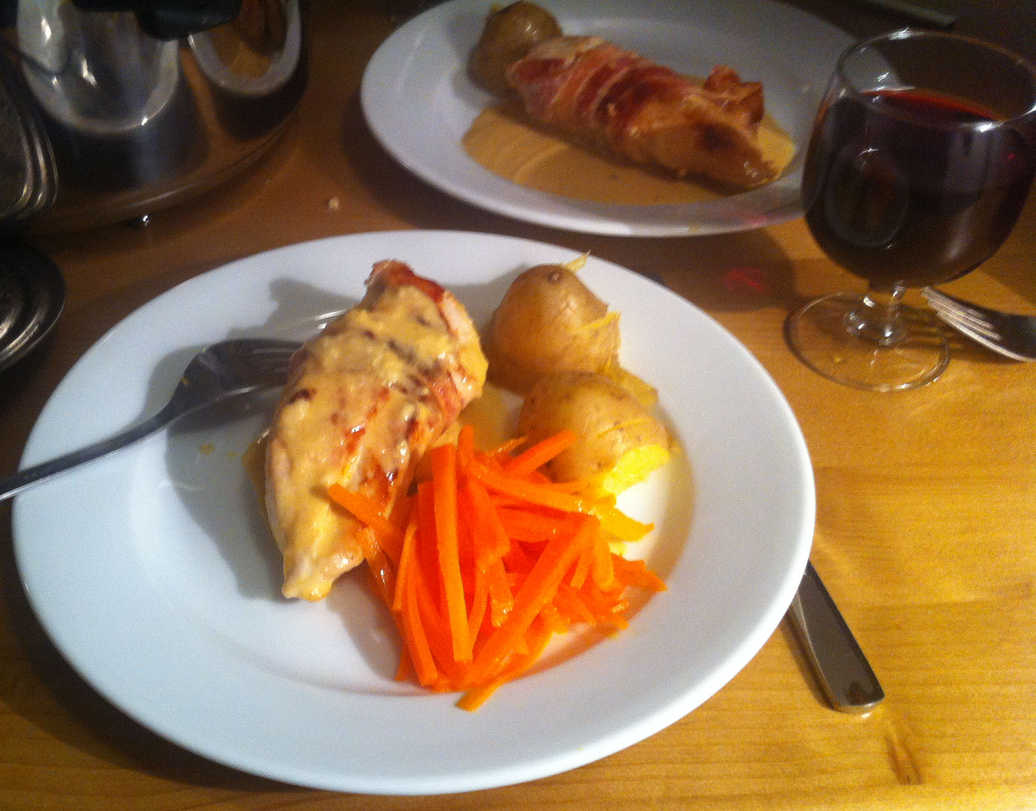 Bacon-wrapped chicken with carrots and potatoes