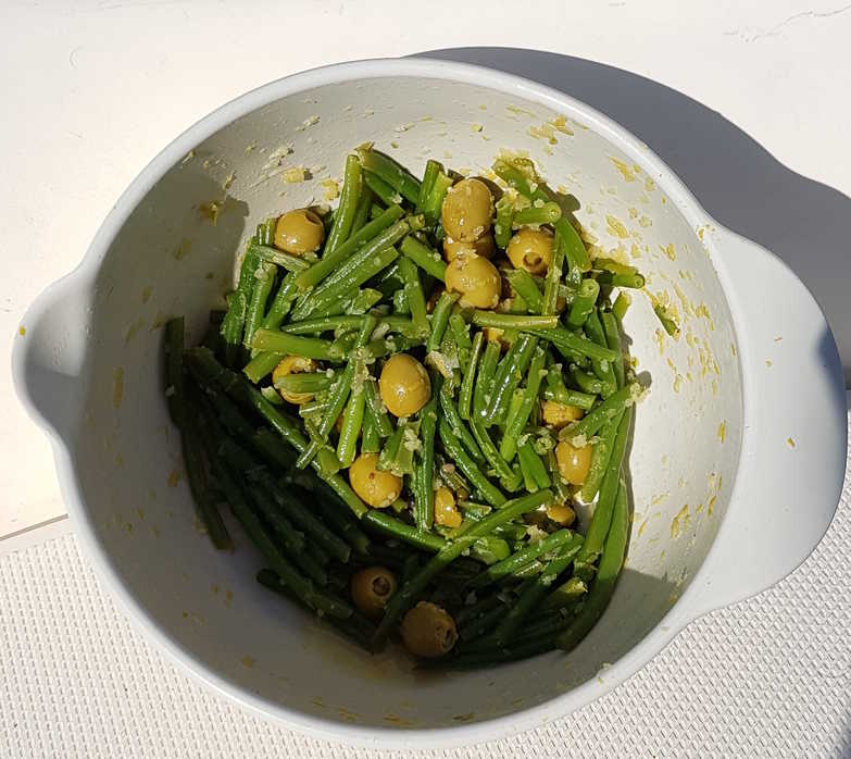 Green Beans with Garlic, Lemon and Green Olives