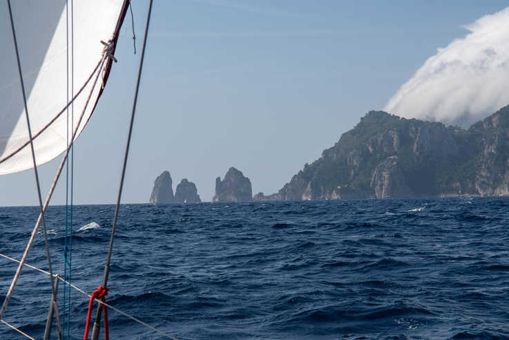 Sailing towards Capri - Photo by Peter