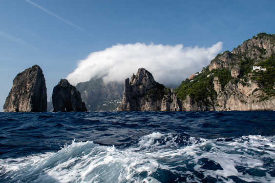 Sailing around Capri - Photo by Peter.