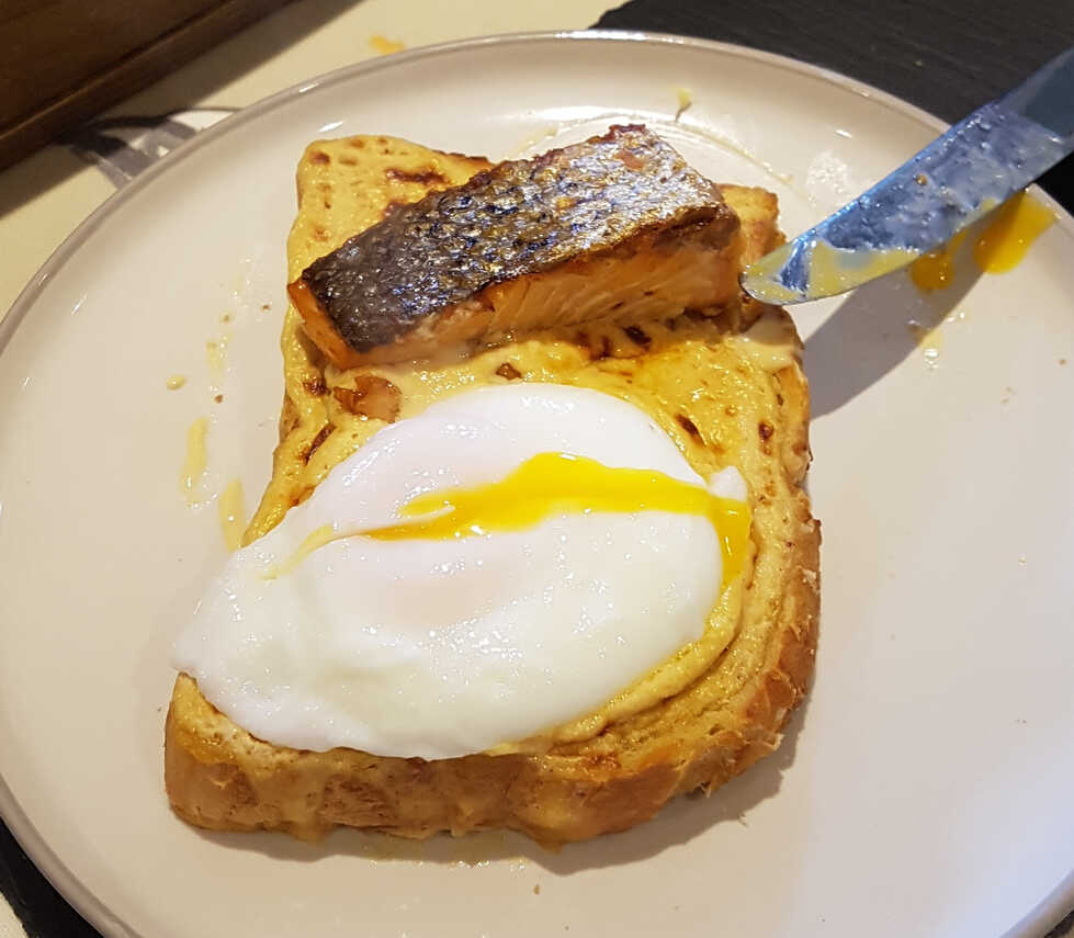 Smoked Salmon and Cream Cheese Sauce on Toast