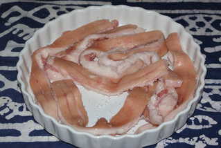 Sliced pork skin.